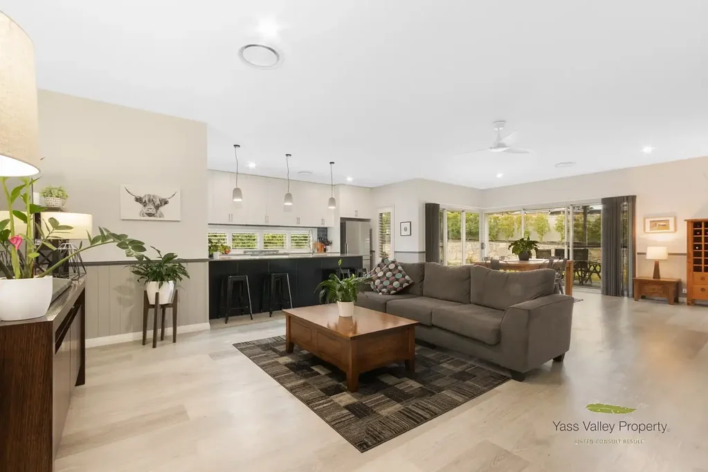 Yass 4ਬੈੱਡਰੂਮ Stunning 4-Bedroom Family Home built to impress with Solar, Modern Features & More!