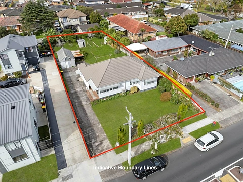 Papatoetoe 4 Bedroom PRIME DEVELOPMENT OPPURTUNITY IN GOLDEN CIRCLE...!