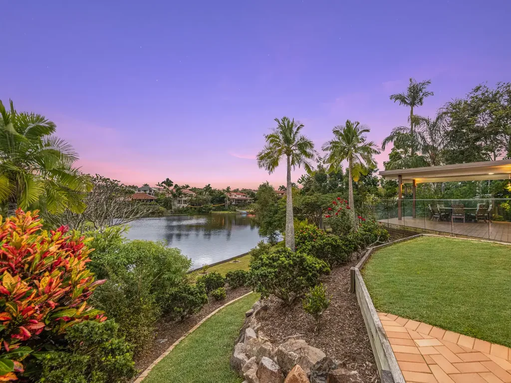 Westlake 5Zimmer Lakeside Luxury with Exceptional Entertaining and Elegant Design