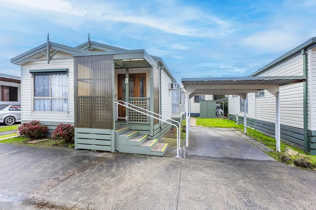 Bonbeach 2 Bedroom UNDER CONTRACT!!