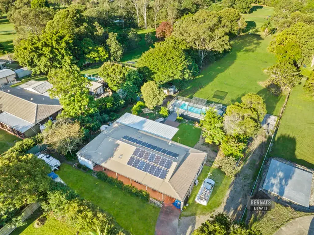 Mount Warren Park 4ห้องนอน STYLISH  HOME ON GOLF COURSE - ACREAGE - 5977m2 - WITH PRIVATE RETREAT!!