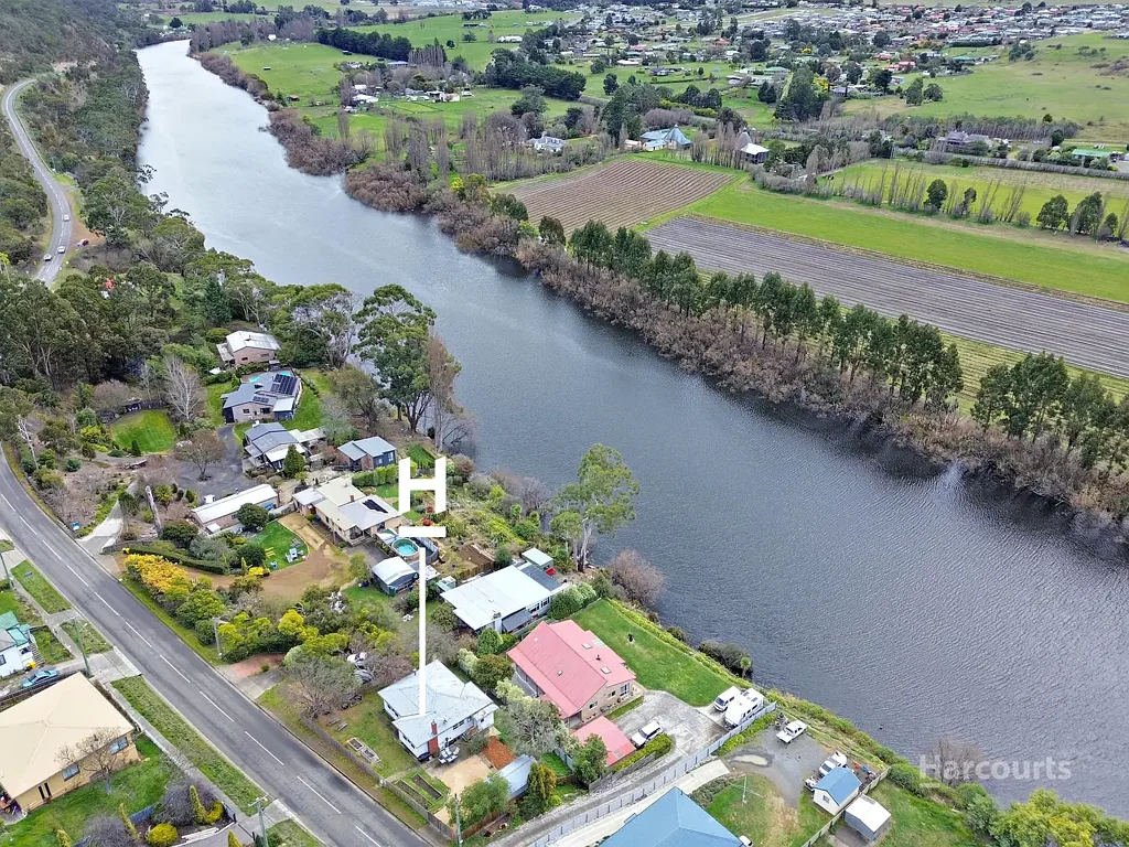 New Norfolk 3 Bedroom Classic Charm, Modern Comfort - Riverside Living in New Norfolk
