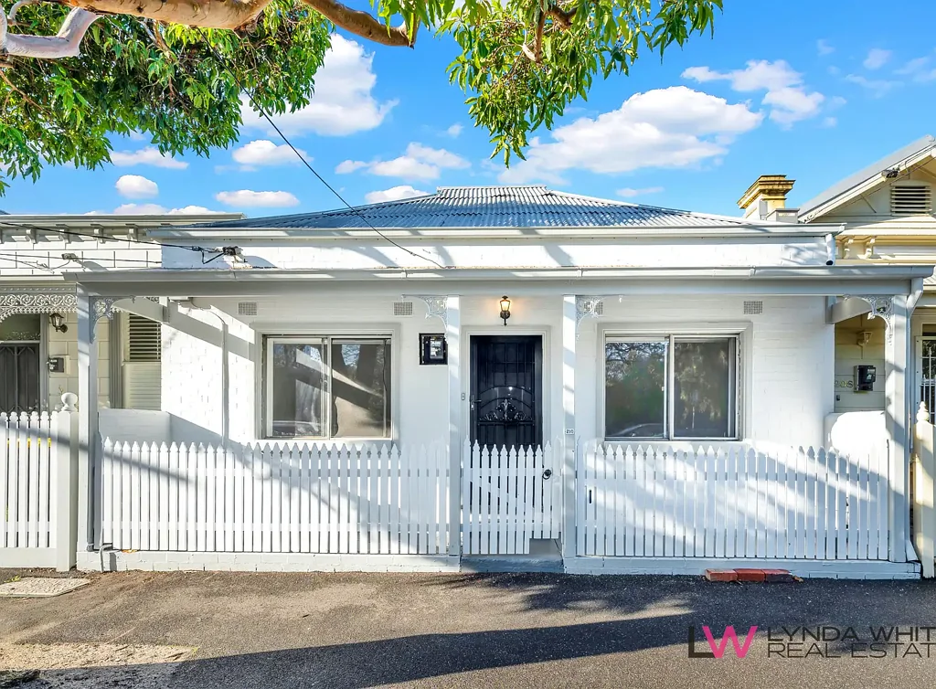 Classic Comfort in the Heart of Port Melbourne!