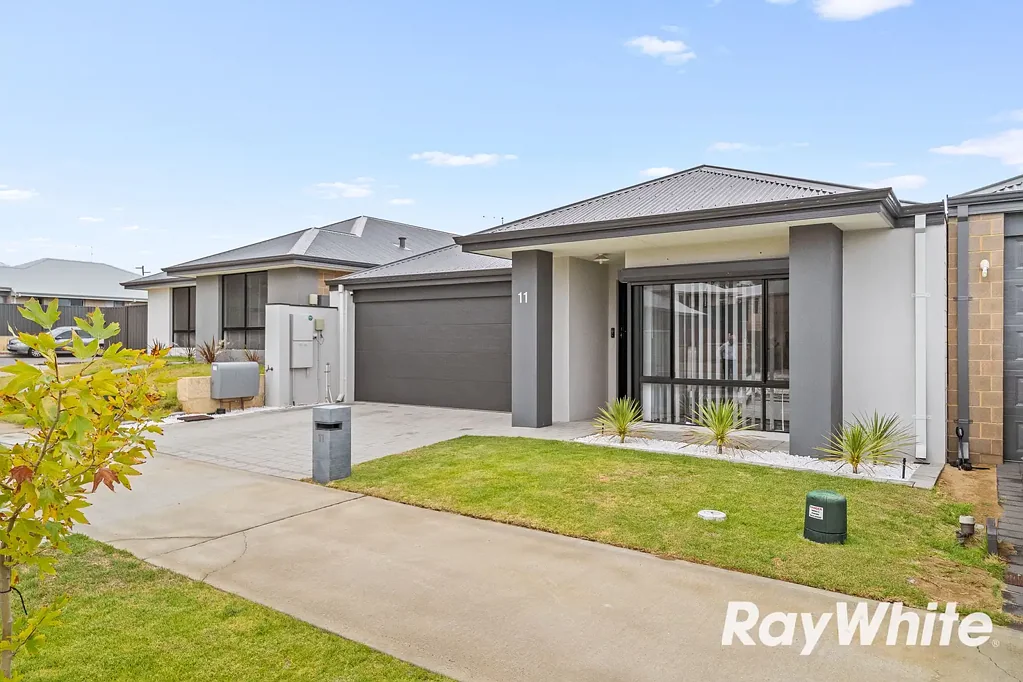 11 Orchardleigh Boulevard, Lakelands, WA 6180