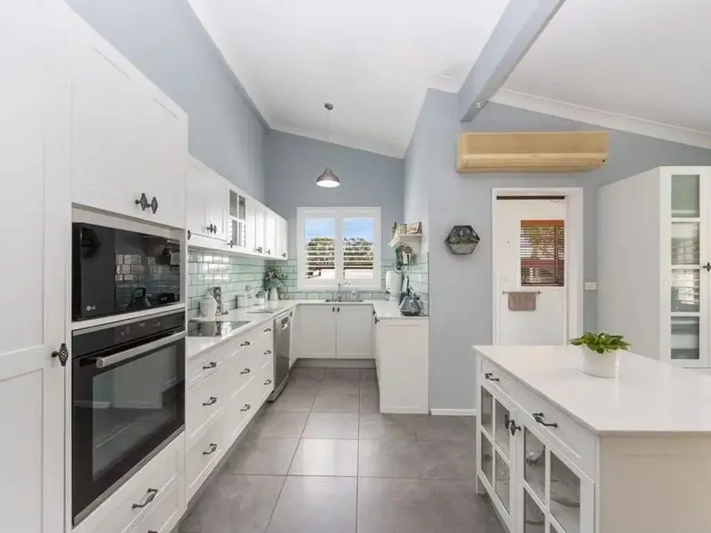 21 Churchill Crescent, Windermere Park, NSW 2264