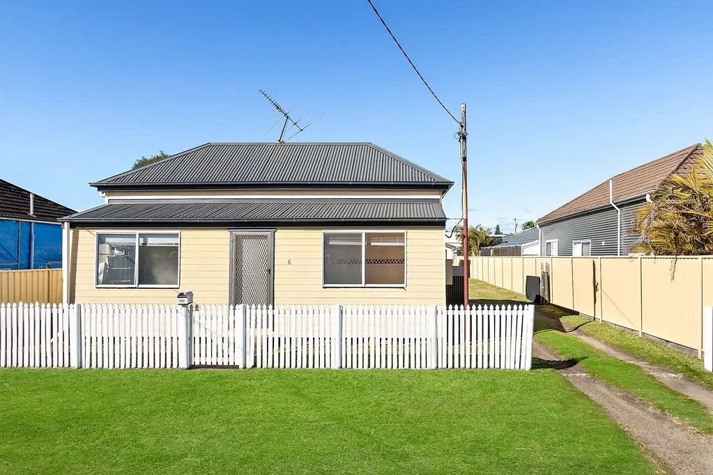Cosy Cottage, Large Block, 200m from Swansea Channel