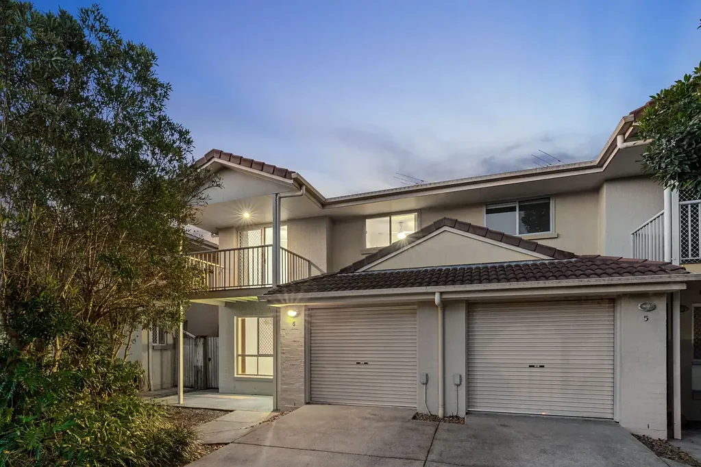 Meadowbrook 3Kwarto Freshly Updated & Move-In Ready Townhouse in a Prime Meadowbrook Location