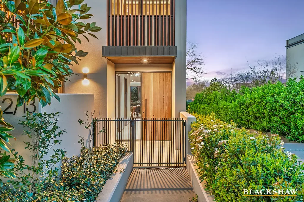 2/13 Lindsay Street, Narrabundah, ACT 2604