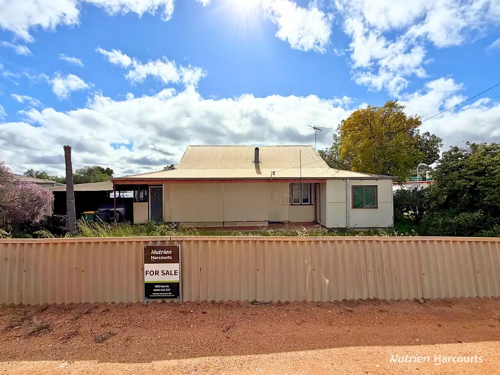 Southern Cross 3બેડરૂમ A Renovator's Opportunity in Southern Cross