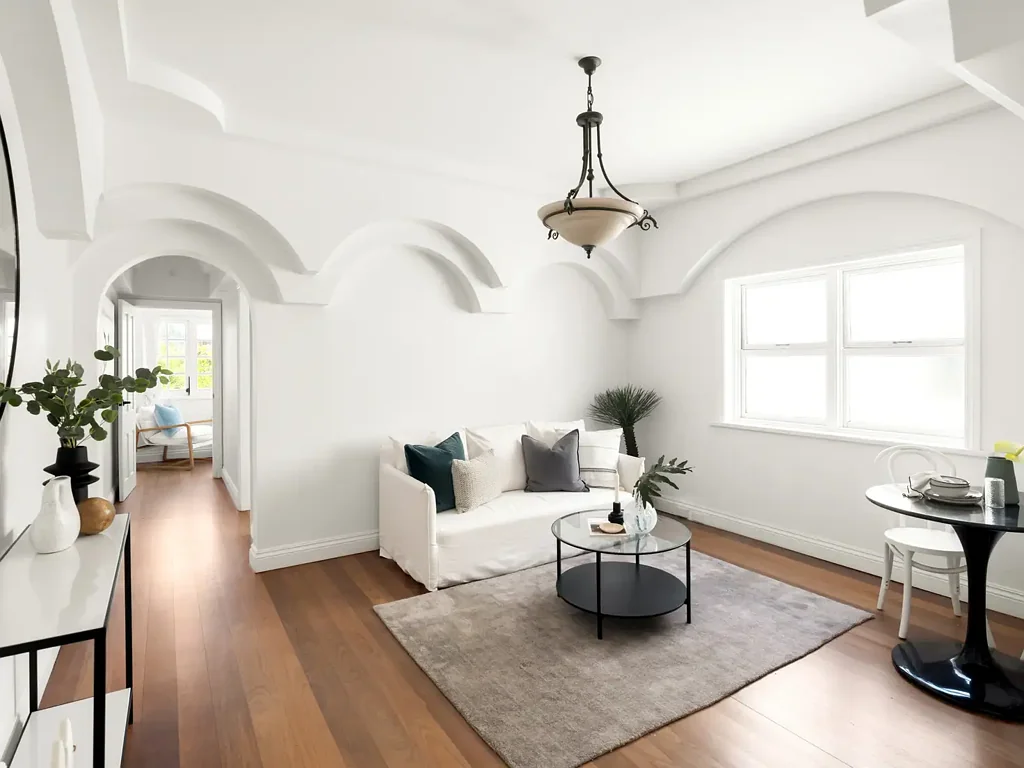 Bondi Beach 2 Bedroom ART DECO CHARMER 150M TO THE BEACHFRONT