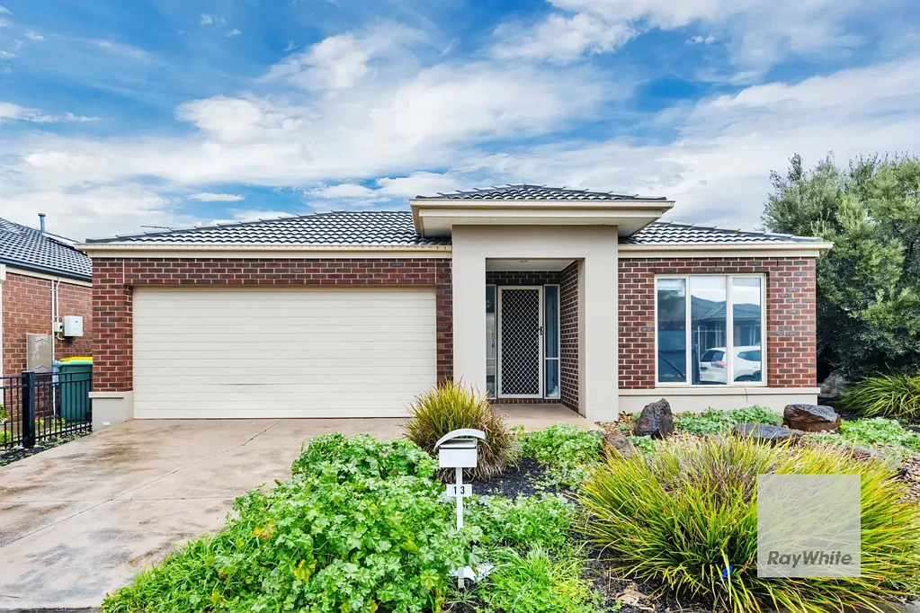 PERFECT FAMILY HOME IN THE HEART OF TARNEIT