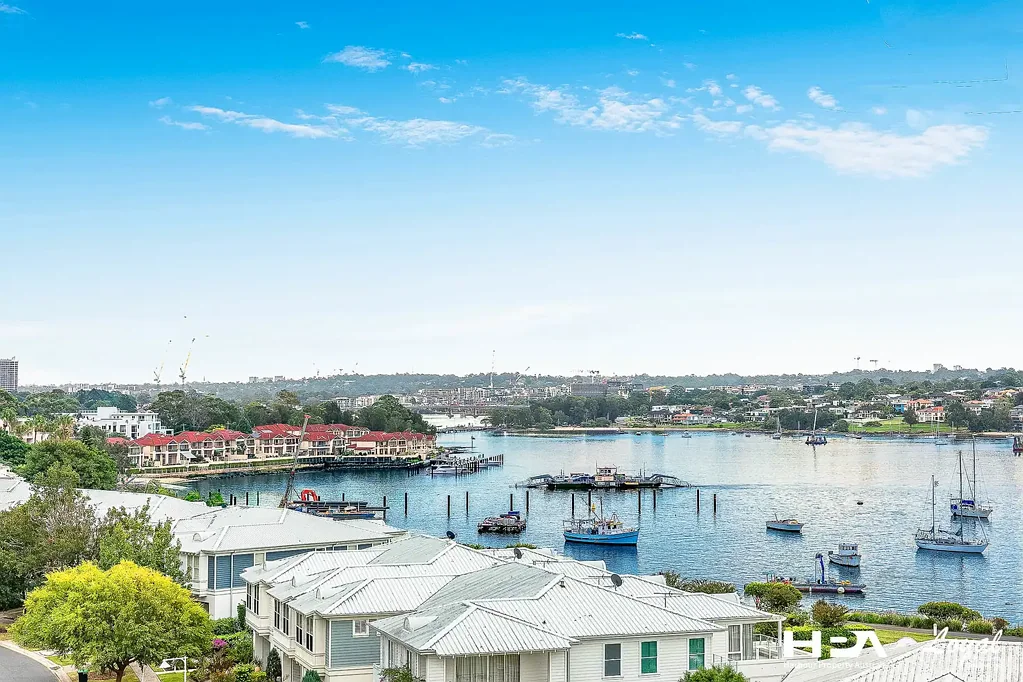 Breakfast Point 1Moenga Top-Floor Apartment with Study | Water Views & Quiet Living