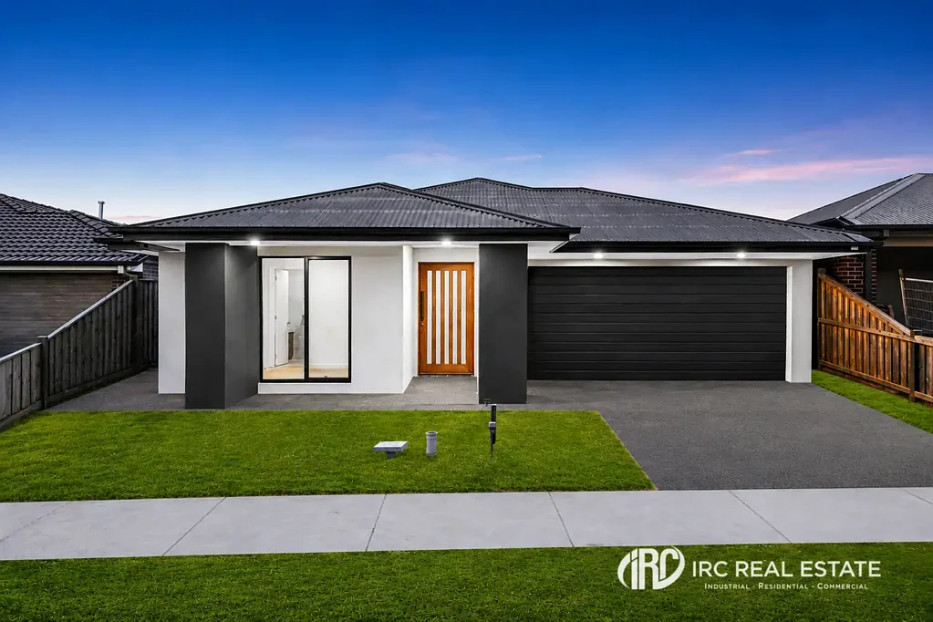 Warragul 4房  FIRST HOME BUYER ALERT - BRAND NEW PARK FACING CONTEMPORARY LIVING IN WARRAGUL.