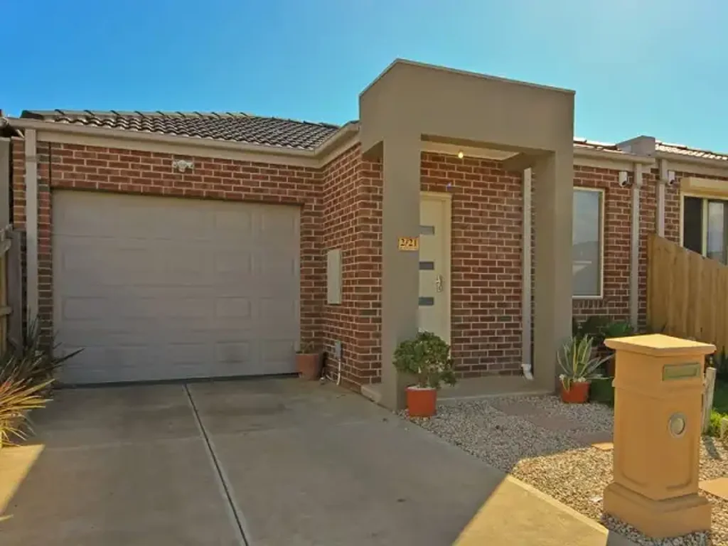 Cozy 3BR Truganina Gem with Designer Kitchen, Dual Living & Easy-Care Lifestyle