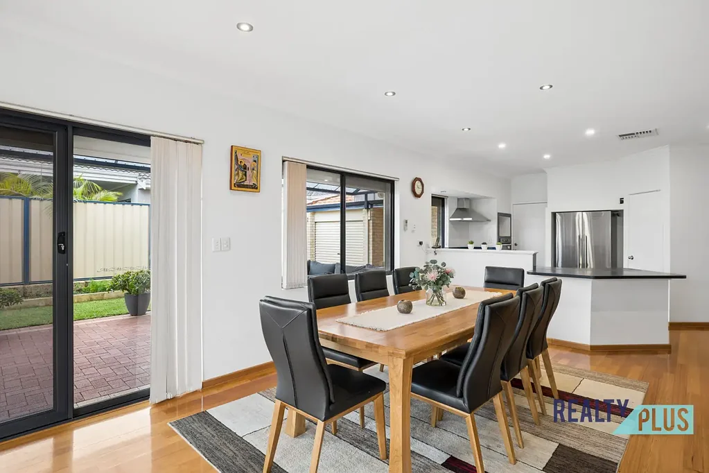 South Lake 4房  Light-Filled Family Living with Fantastic Street Presence