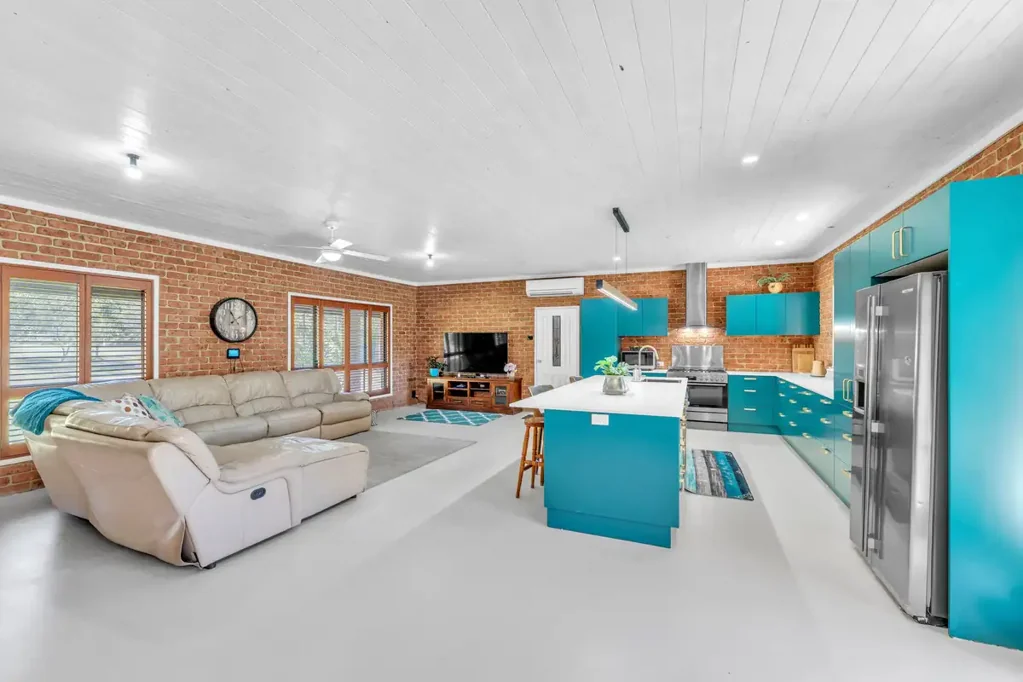 Gulmarrad 5 Bedroom Rare Offering with Exceptional Versatility