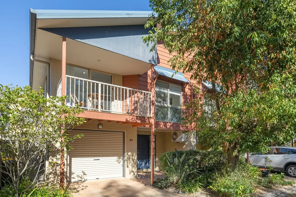 Graceville 3chambre RENOVATED TOWNHOME WITH EXCEPTIONAL SPACE & CONVENIENCE