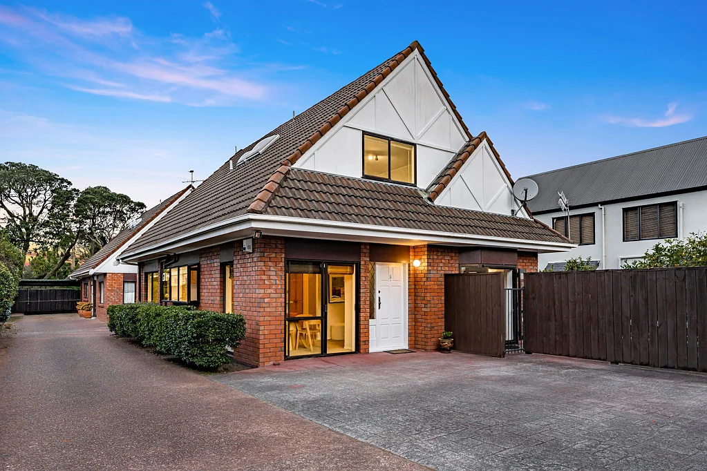 Remuera 3침실 FIND: Potential, Privacy & Prime Location