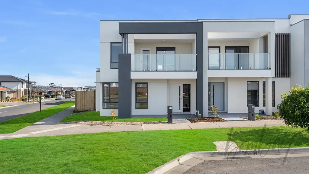 Elegant & Spacious 4 Bedroom Family Home in Wollert!