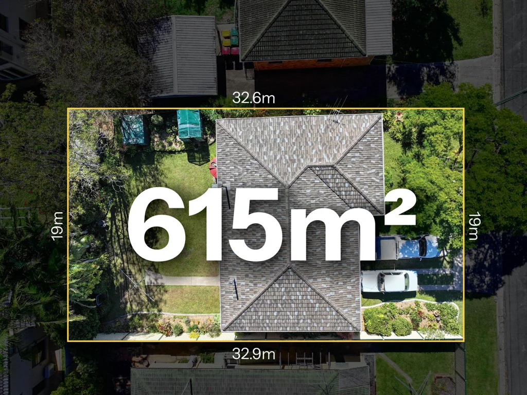 Sunnybank 4房 615m²优越地块 步行即达Sunnybank Plaza 高评学校环绕 灵活双居住空间 私人花园绿洲 两大车库停车 Sold at Auction