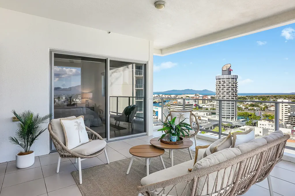 Townsville City 3 Bedroom Modern elegance with an expansive perspective