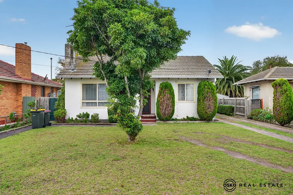 Corio 2房  Hot Development Opportunity in the Heart of Corio – Renovate it or Build Townhouses (STCA)