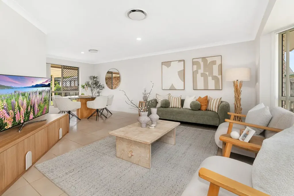 Albany Creek 4Phòng ngủ Spacious Lowset Living with Expansive Backyard + Leafy & Convenient Location