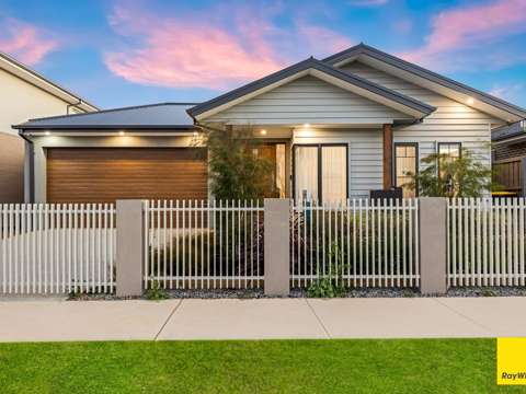 Tarneit 4 Bedroom Stunning Display Home with 7% lease back (1plus1)