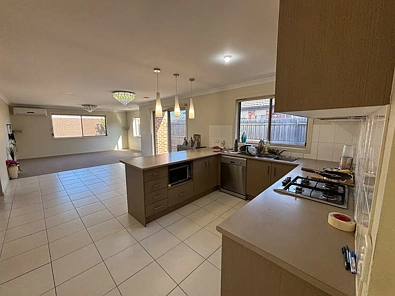 113 HENRY ROAD, Pakenham, VIC 3810, 3 chambres, 2 salles de bain, House