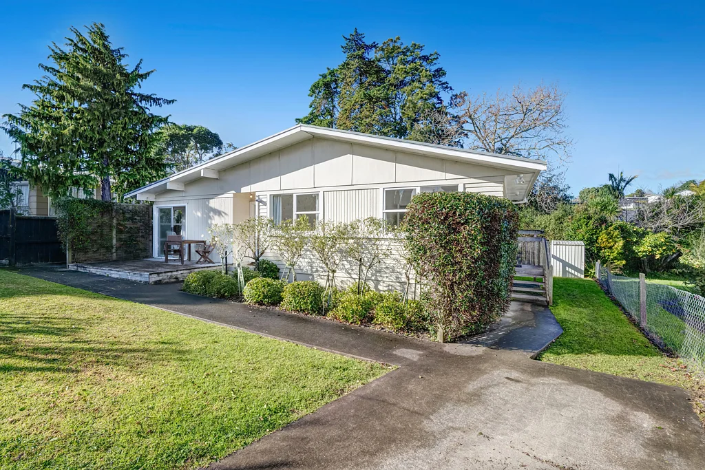 Forrest Hill 3房  Estate Sale - First Time Offered in Decades!