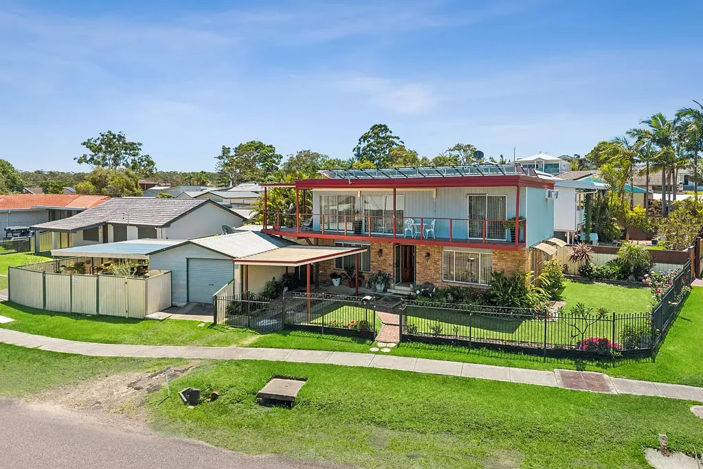 Halekulani 4ห้องนอน Substantial family home close to local school