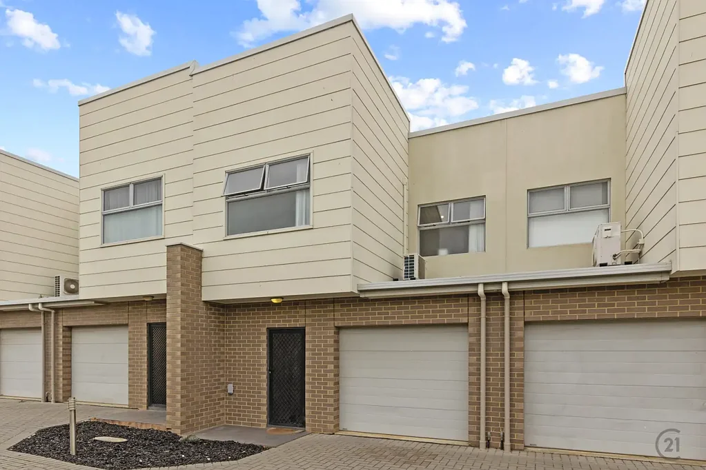 Modern 3-Bedroom Townhouse in a Great Location