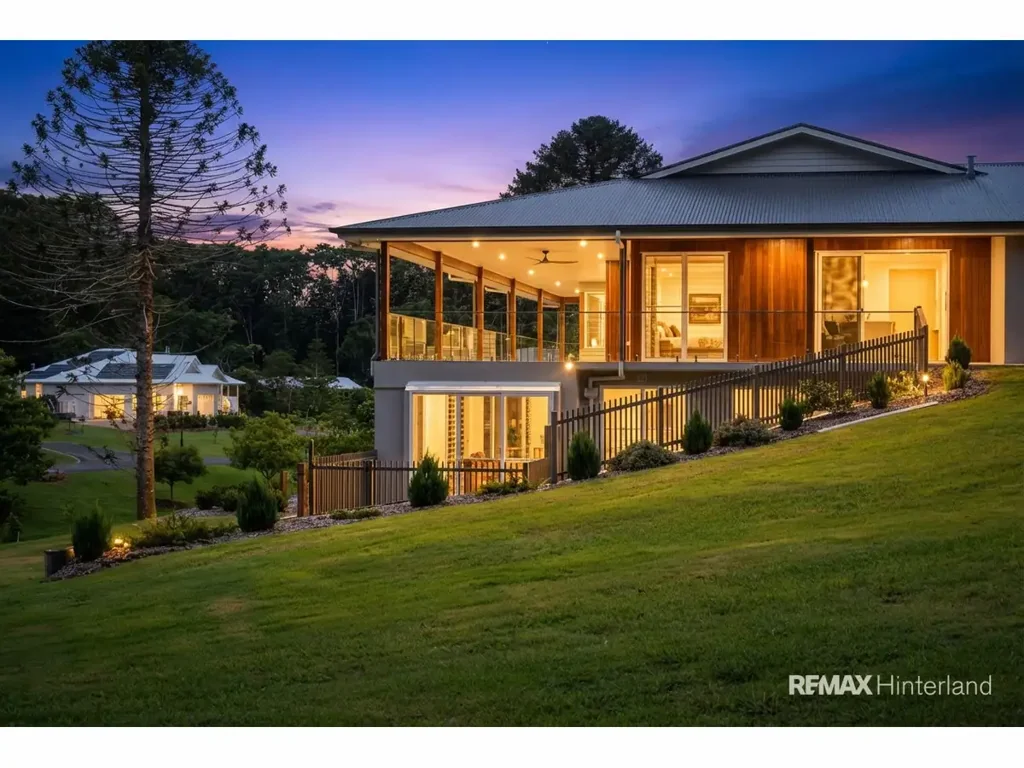 North Maleny 4房  A Brand-New Architectural Masterpiece - With Its Own 16-Metre Indoor Heated Pool