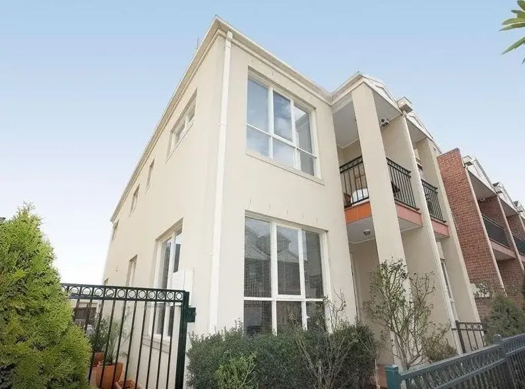 Stunning Location, Ideal Townhouse