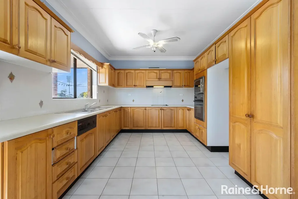 Large 4 bedroom property with views over Belmore Oval