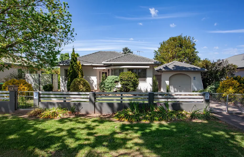 15 Whiteley St, Wellington, NSW 2820