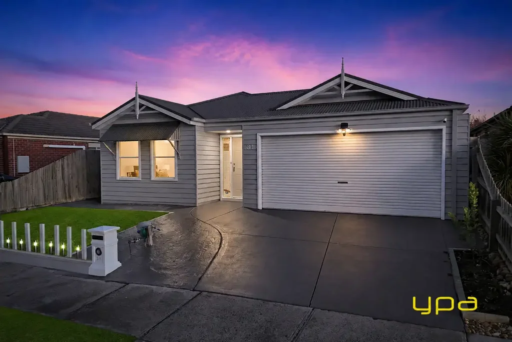 Cranbourne 3બેડરૂમ Modern, Low-Maintenance Living in a Prime Cranbourne Location