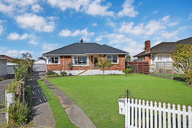 7 Cordelia Place, New Windsor, Auckland City