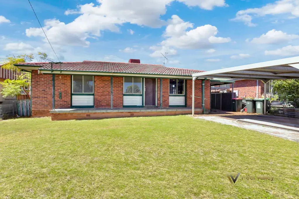 Tamworth 3ਬੈੱਡਰੂਮ GET READY FOR WORK - GREAT POTENTIAL AWAITS!