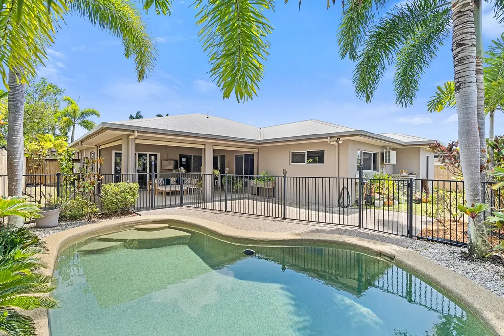 9 Bushlark Place, Smithfield, QLD 4878