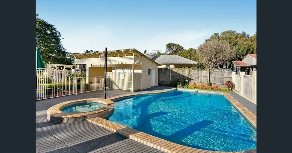 Modern & Low-Maintenance Townhouse in a Convenient Location
