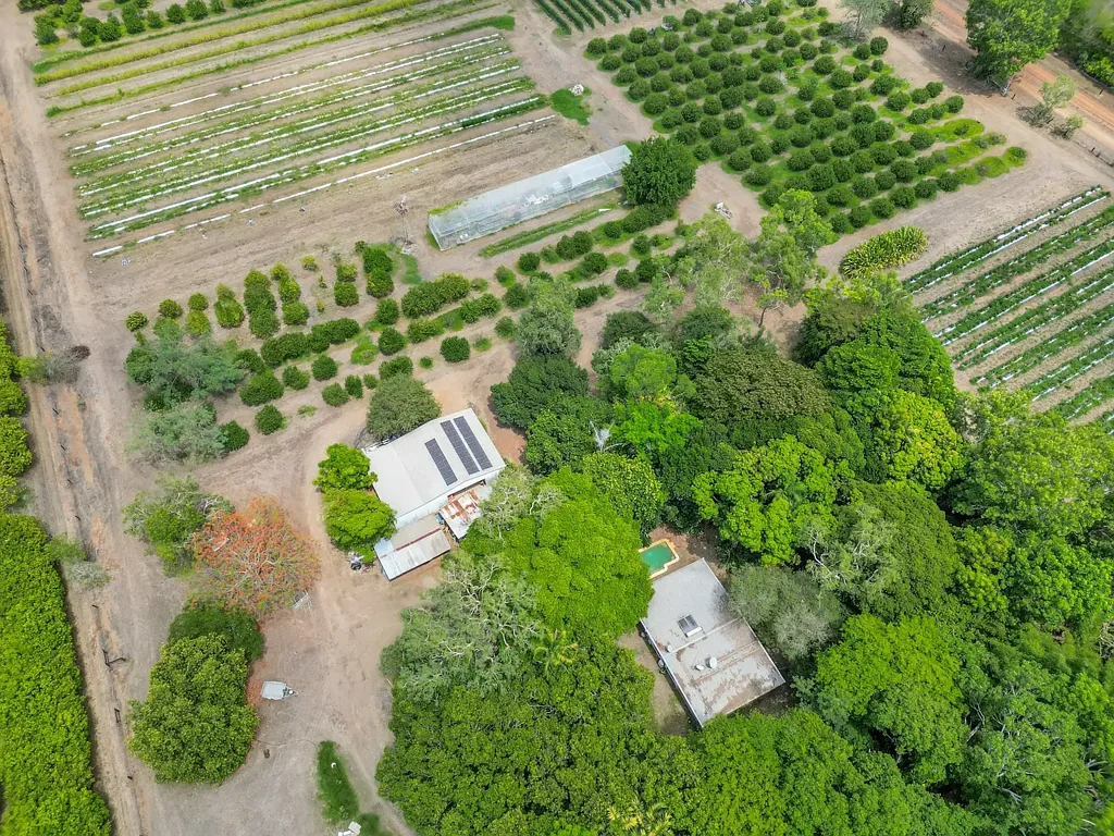 Acacia Hills 4Kwarto Income Producing Property