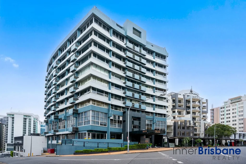Fully Furnished Studio Apartment with Carpark!