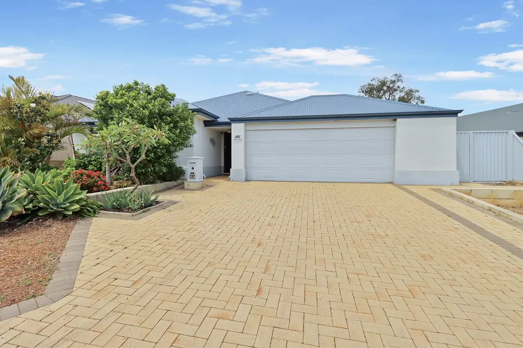 Baldivis 4房  Stunning Family Home in Tuart Ridge - With Workshop!