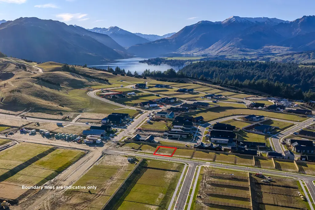 Wanaka Alpine outlook, urban convenience