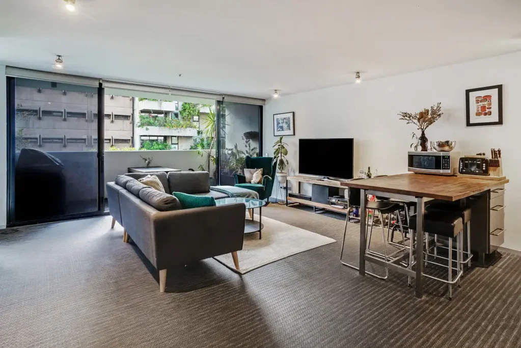 Fully Furnished Luxury One-Bedroom Apartment