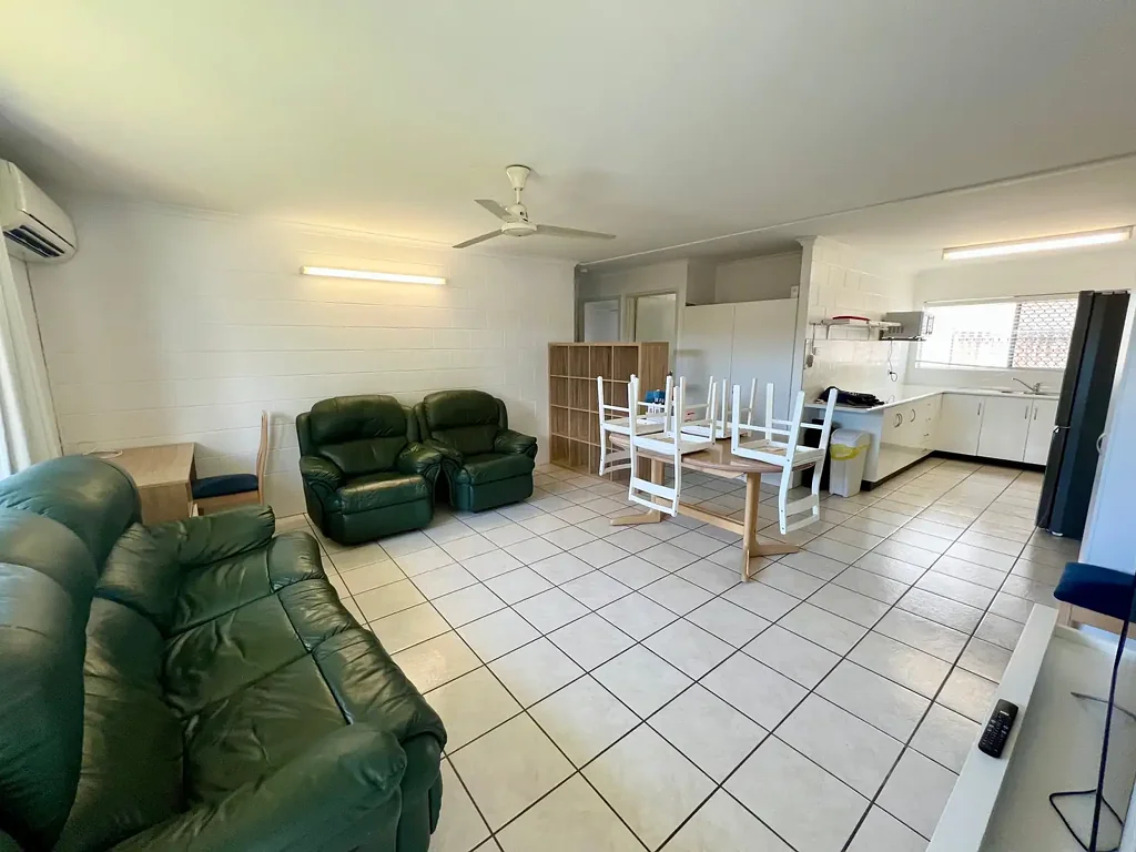 Furnished Low-set Unit