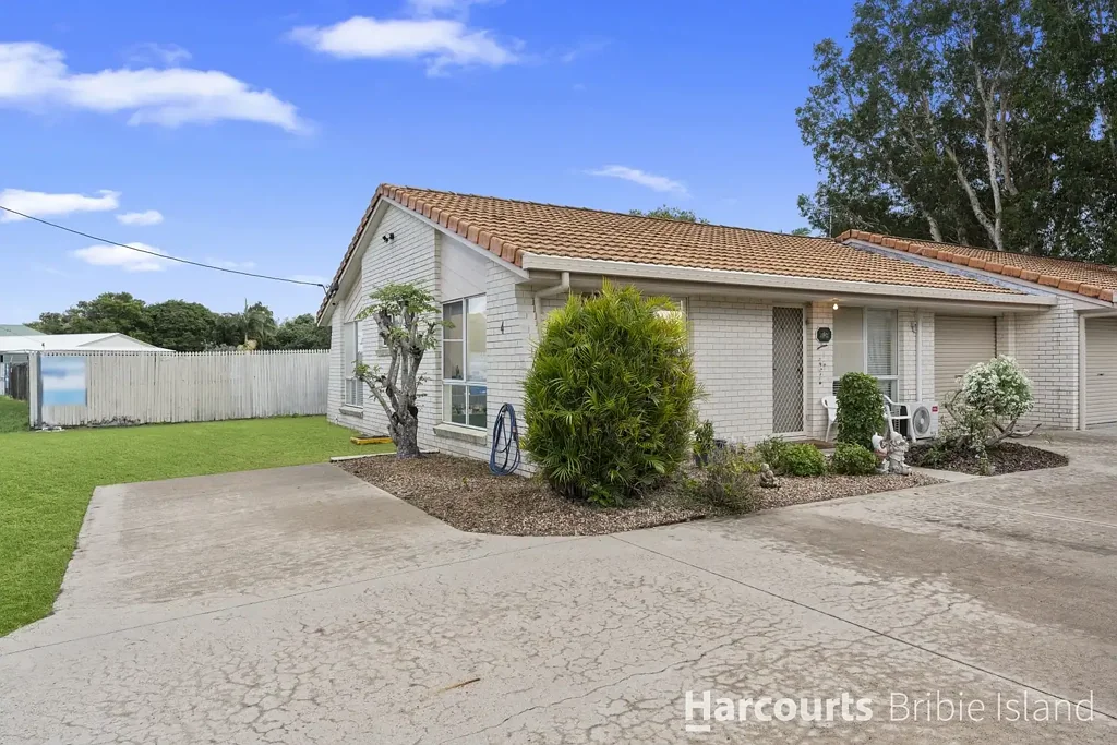 Bellara 3 Bedroom Ground Floor Unit Close to Waterfront!
