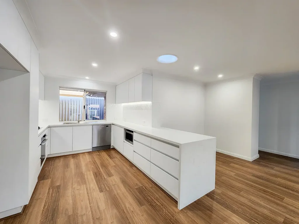 4x2x2 HOUSE W/ POOL… FAMILY LIVING AT ITS BEST!