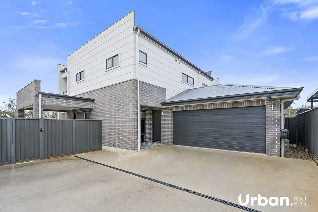 Denham Court 4房 McDonald Jones精筑 4卧带步入式衣帽间 全石材厨房 双车位车库 近学园商圈 Modern Comfort and Convenience Steps from Schools & Parks